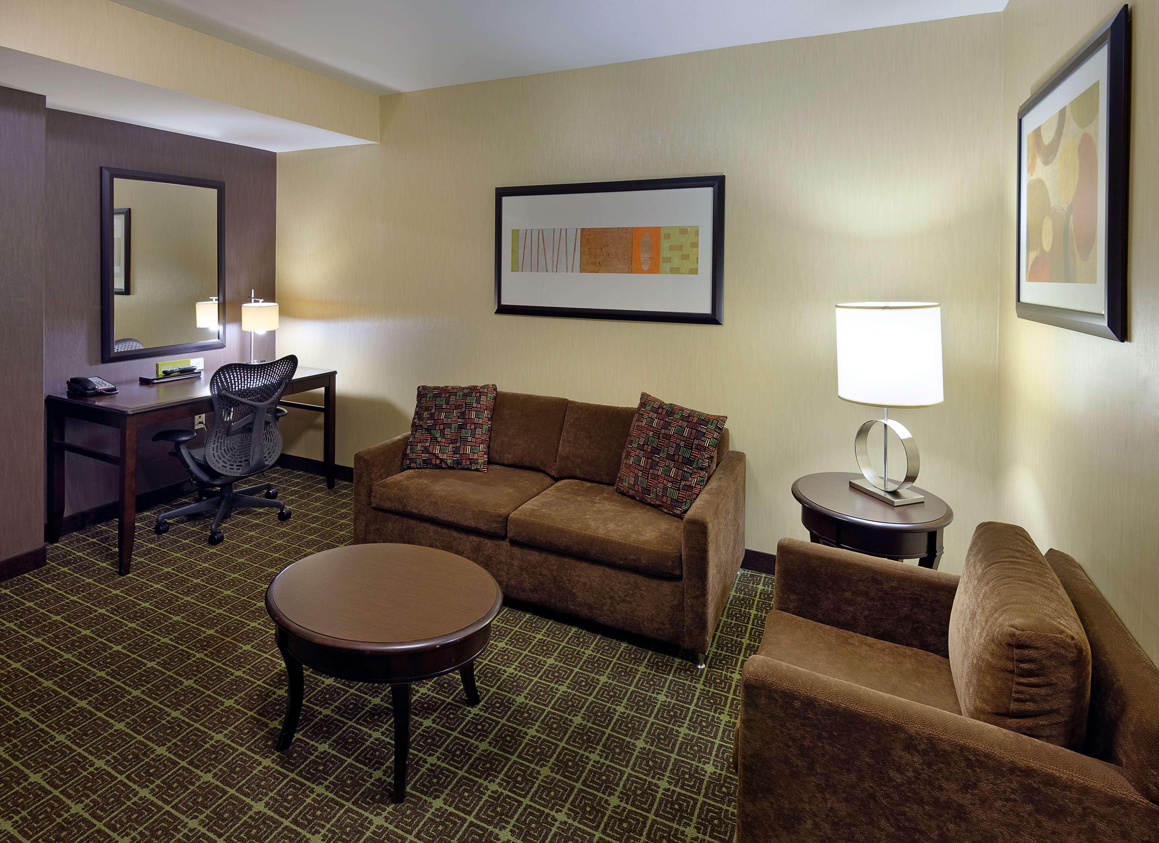 Hilton Garden Inn Springfield Exterior foto