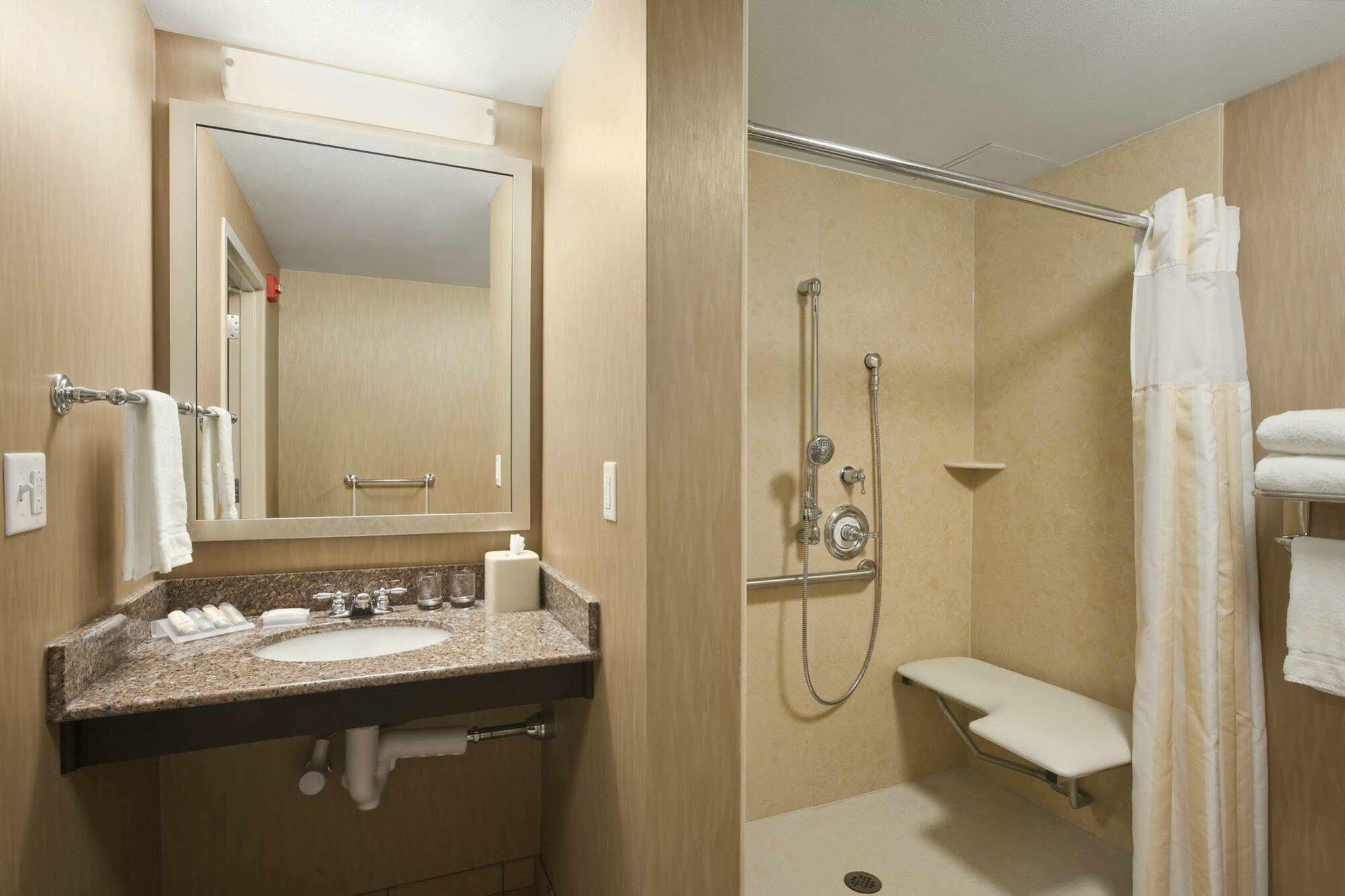 Hilton Garden Inn Springfield Exterior foto
