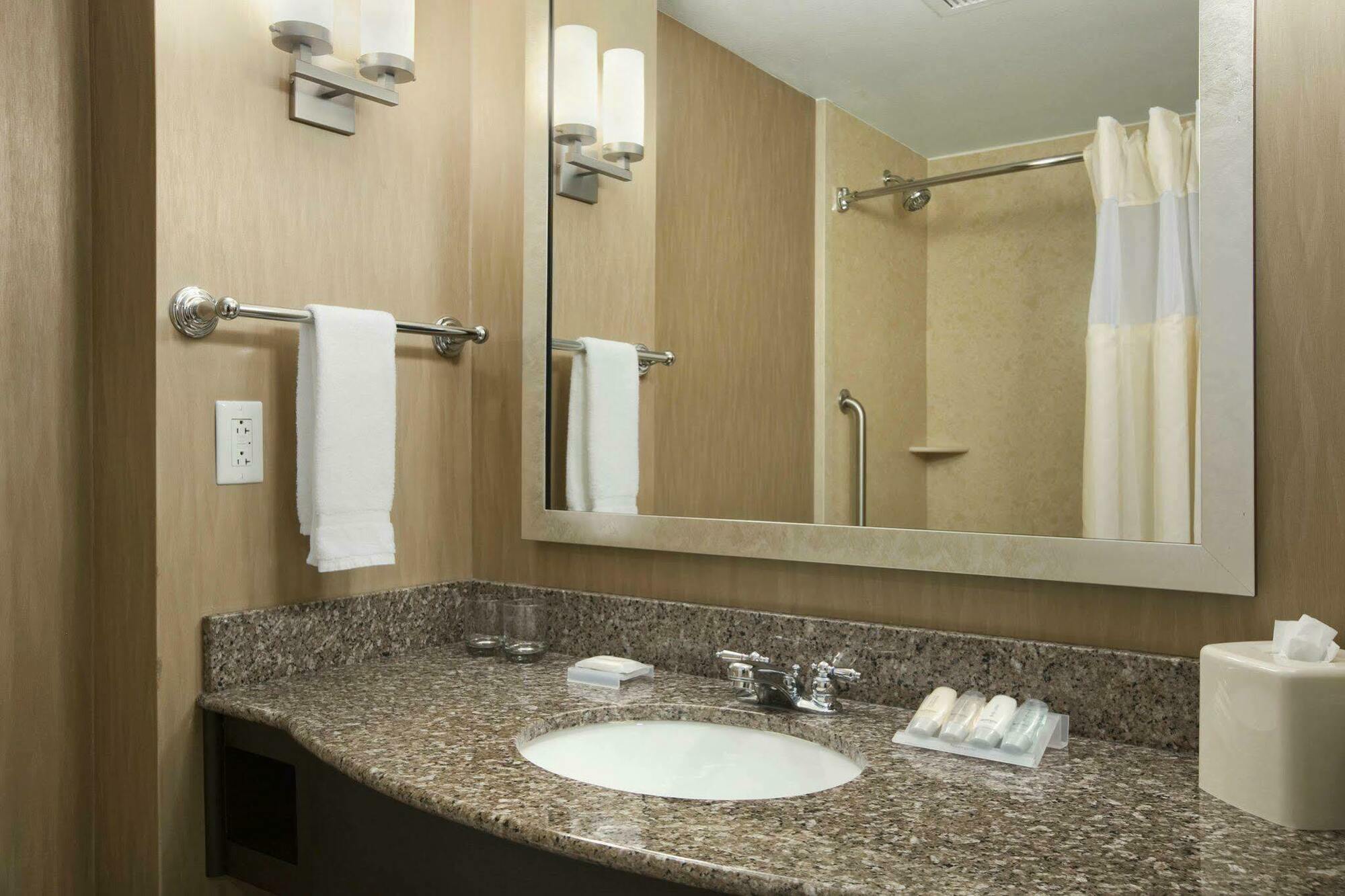 Hilton Garden Inn Springfield Zimmer foto
